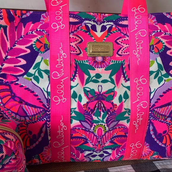 Lilly Pulitzer 2pc. Tote/Cosmetics case in "Resort White "Shes Too Fly" NWT - Picture 8 of 12